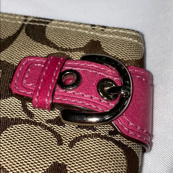 Coach Signature C Wristlet - Picture 3 of 11